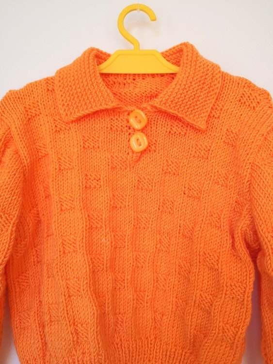 Handsitckad orange tröja 116 cm/5-6år