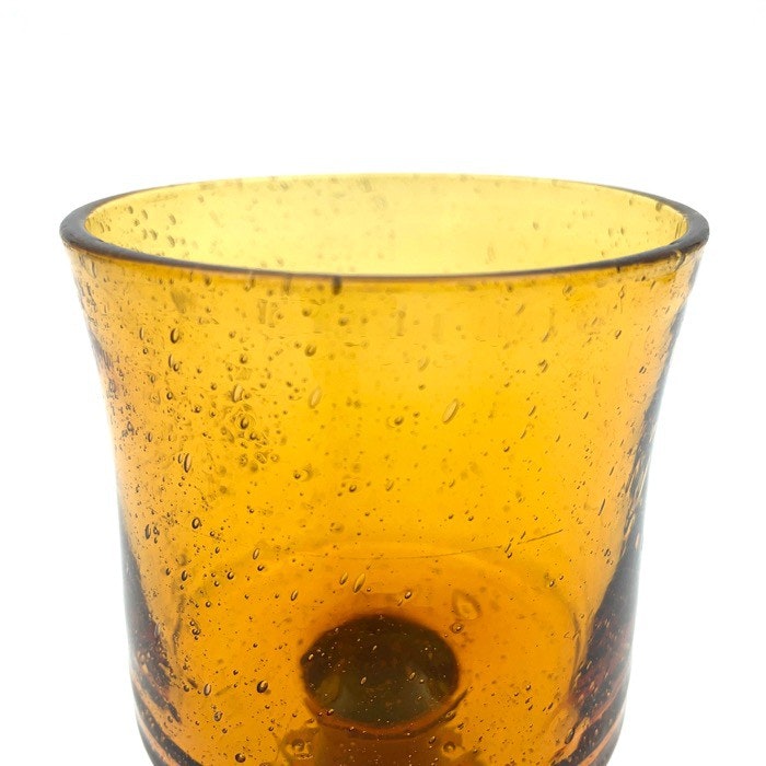 Ölglas på fot, bärnstensfärgad - Erik Höglund, Boda (nagg)