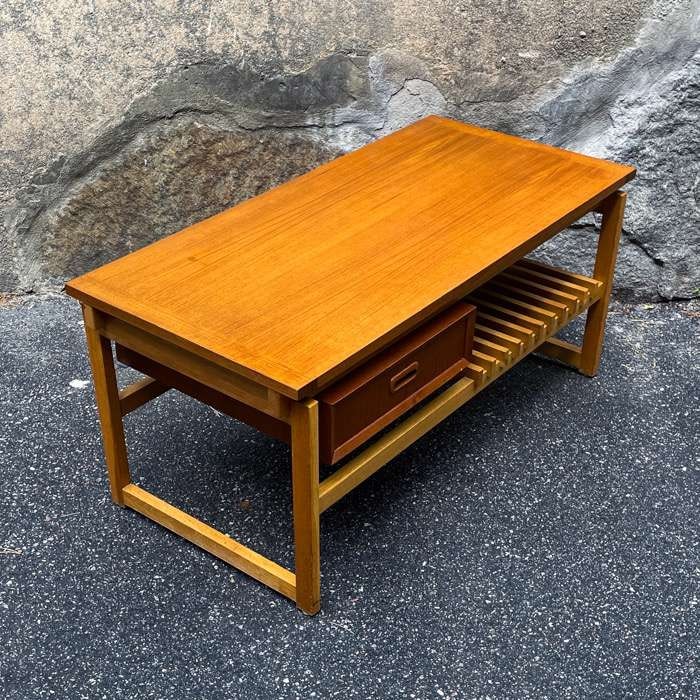 Hallmöbel i teak och ek - Petita, J Maahr, O Nielsen, Ikea