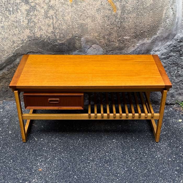 Hallmöbel i teak och ek - Petita, J Maahr, O Nielsen, Ikea
