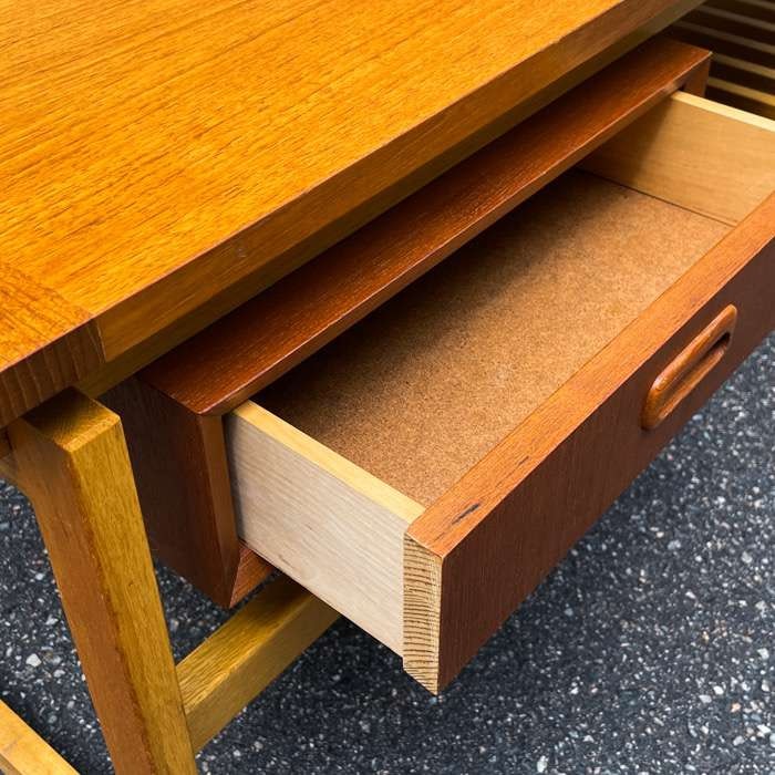Hallmöbel i teak och ek - Petita, J Maahr, O Nielsen, Ikea