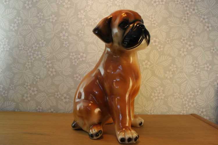 Vacker keramikhund
