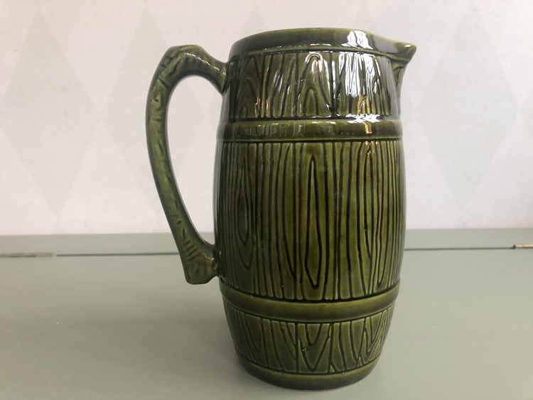 Grön karaff i keramik