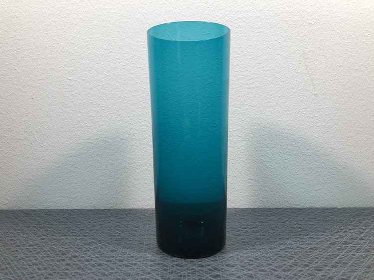 Glasvas petroliumblå