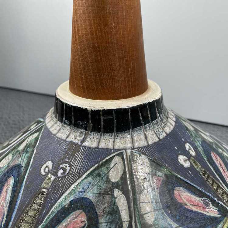 Taklampa keramik och teak Tilgmans Keramik närbild