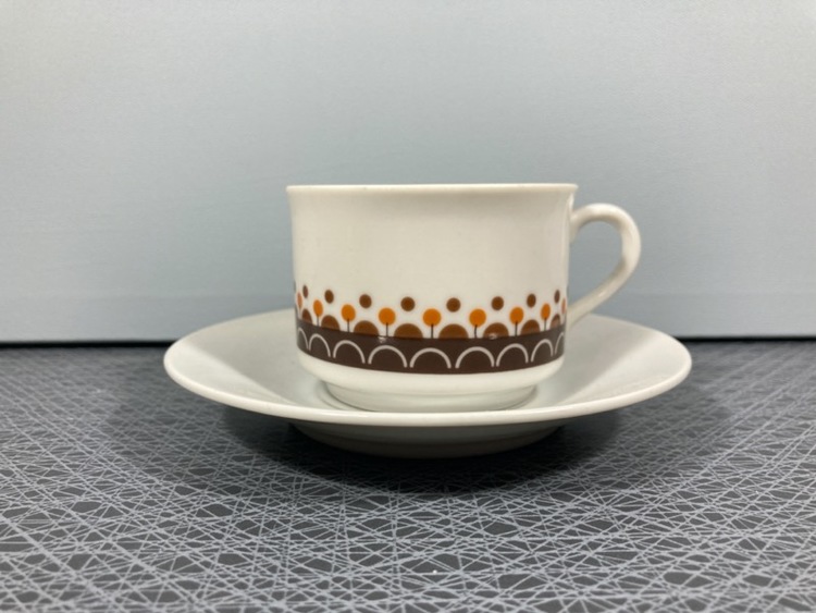 Kaffekopp med fat, vit/brun - Porslin