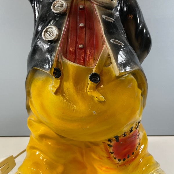 Bordslampa av Clown som håller i en lampa närbild clown mage