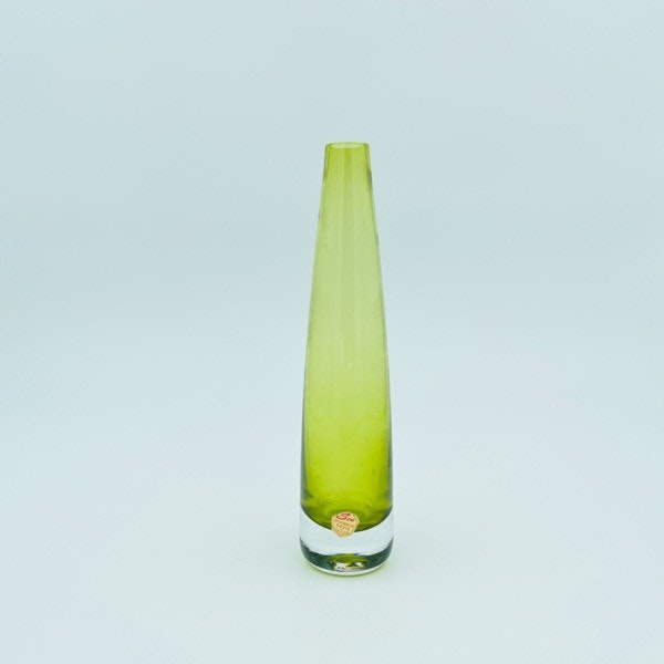 Gulgrön glasvas - Sea glasbruk, Kosta