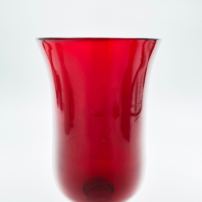 Röd glasvas - Reijmyre glasbruk