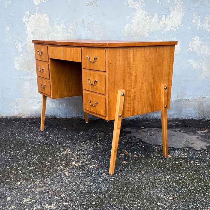 Skrivbord i teak, 7st lådor, 60-tal