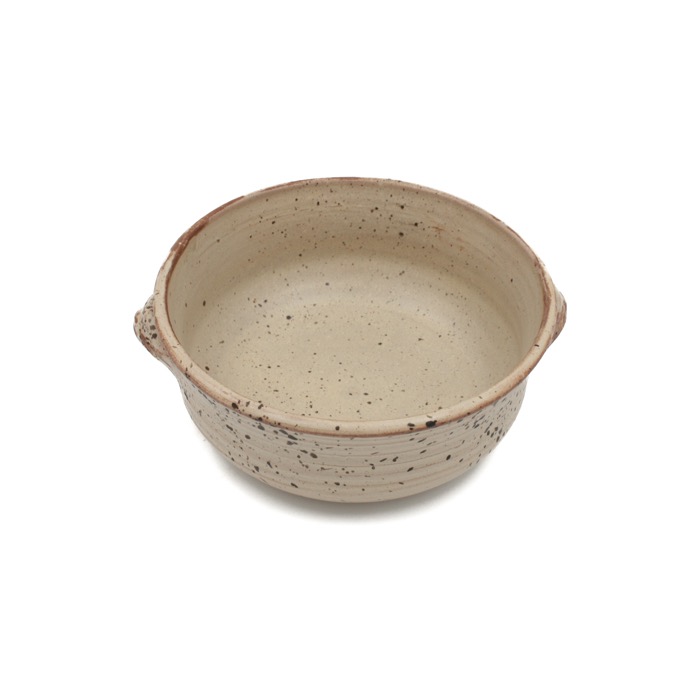 Stor terrin i keramik samt djupa skålar