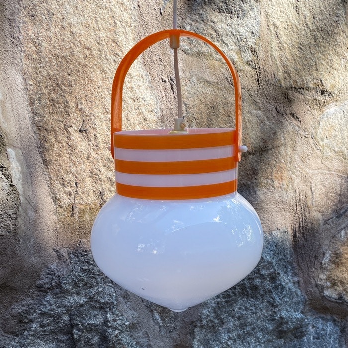 Taklampa orange och vitt glas, 1970-tal