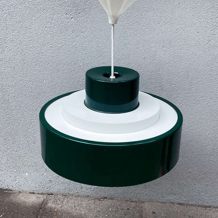 Grön retro taklampa i plast