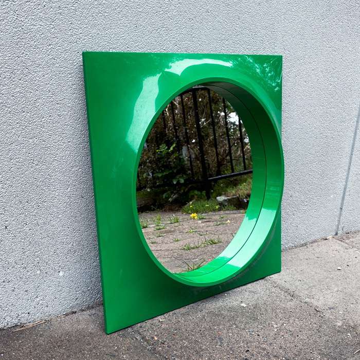 Grön och fyrkantig spegel i plast