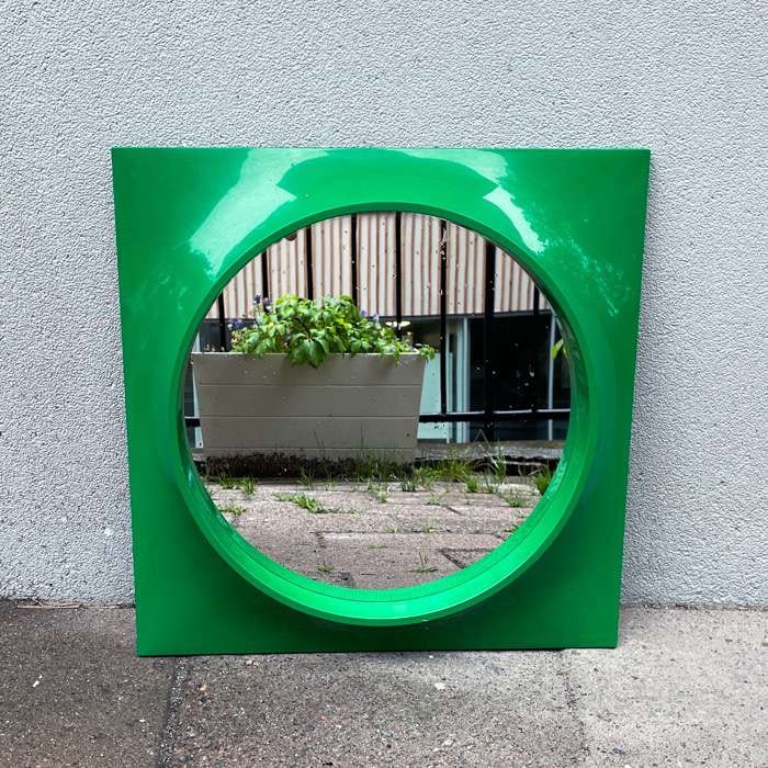 Grön och fyrkantig spegel i plast - Vintrotastic | Retro & Vintage  Inredning i butik och på nätet