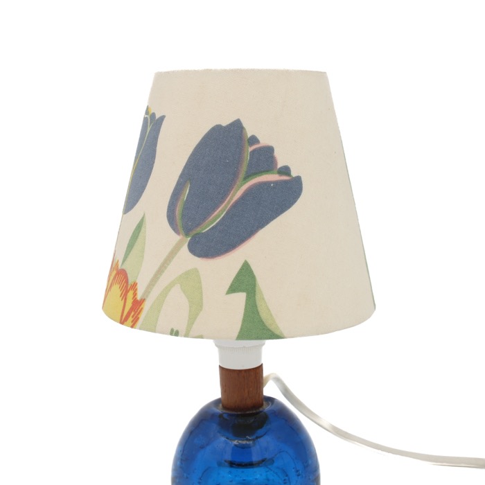 Blå brevpresslampa med lampskärm från Svenskt Tenn - Urshults glasbruk