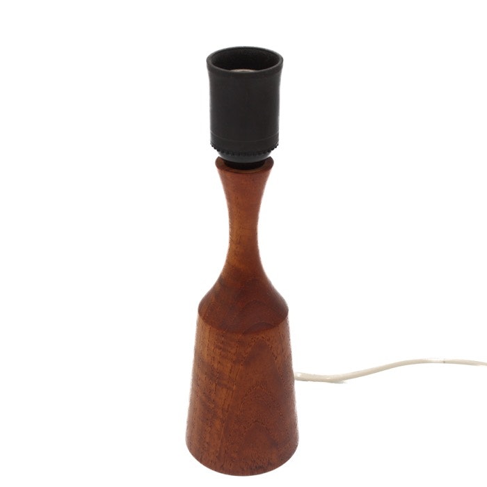 Bordslampa i teak