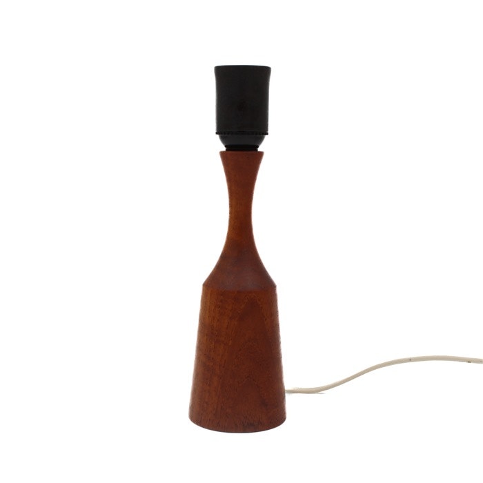 Bordslampa i teak