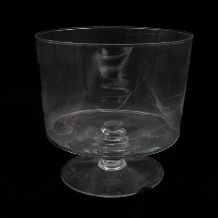 Större glasskål på fot