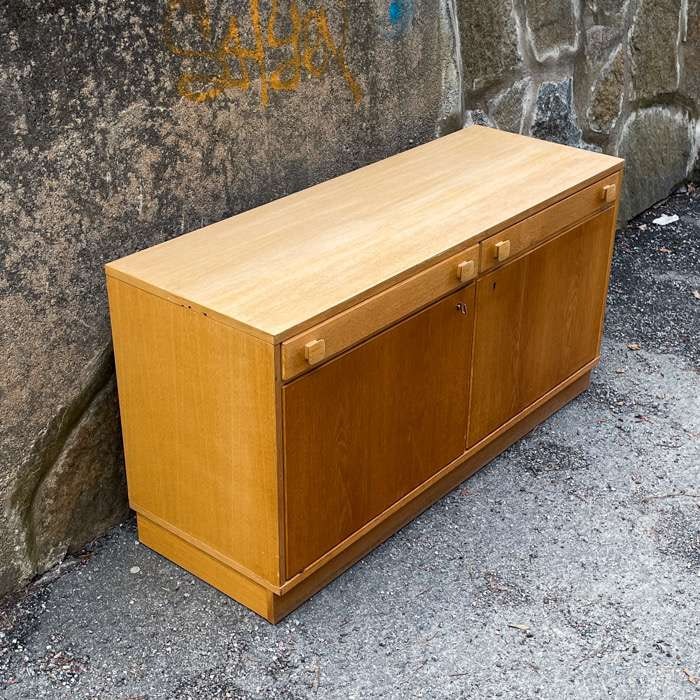 Sideboard, ek