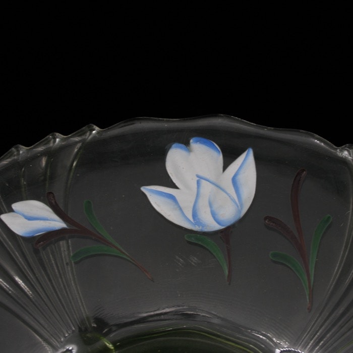 Glasfat med handmålade blommor