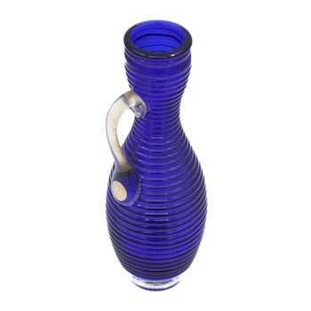 Stor glasvas i blått med hänkel - Kosta glasbruk