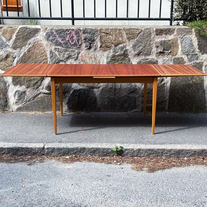 Matbord i teak - Yngvar Sandström, Triva, NK