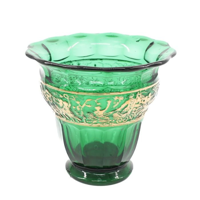 Grön vas med gulddekor i pressglas