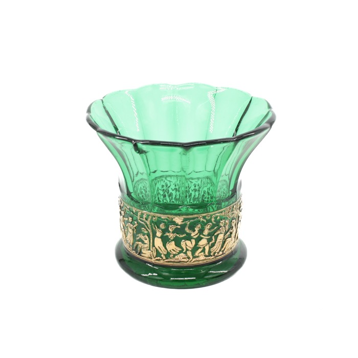 Mindre grön vas med gulddekor i pressglas