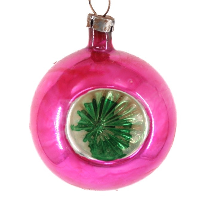 Julgranskula i rosa glas med reflektor