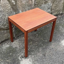 Sidobord/ mindre soffbord, teak