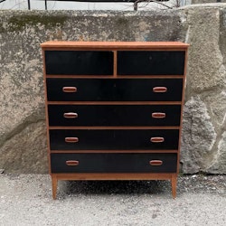 Byrå i teak med 6 stycken svartmålade lådor