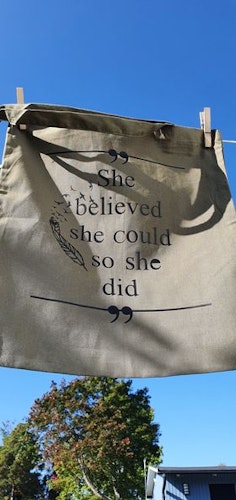 Tygkasse med Citat "She believed"