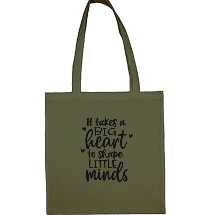 Tygkasse med tryck  "It Takes a Big Heart to Shape Little Minds"