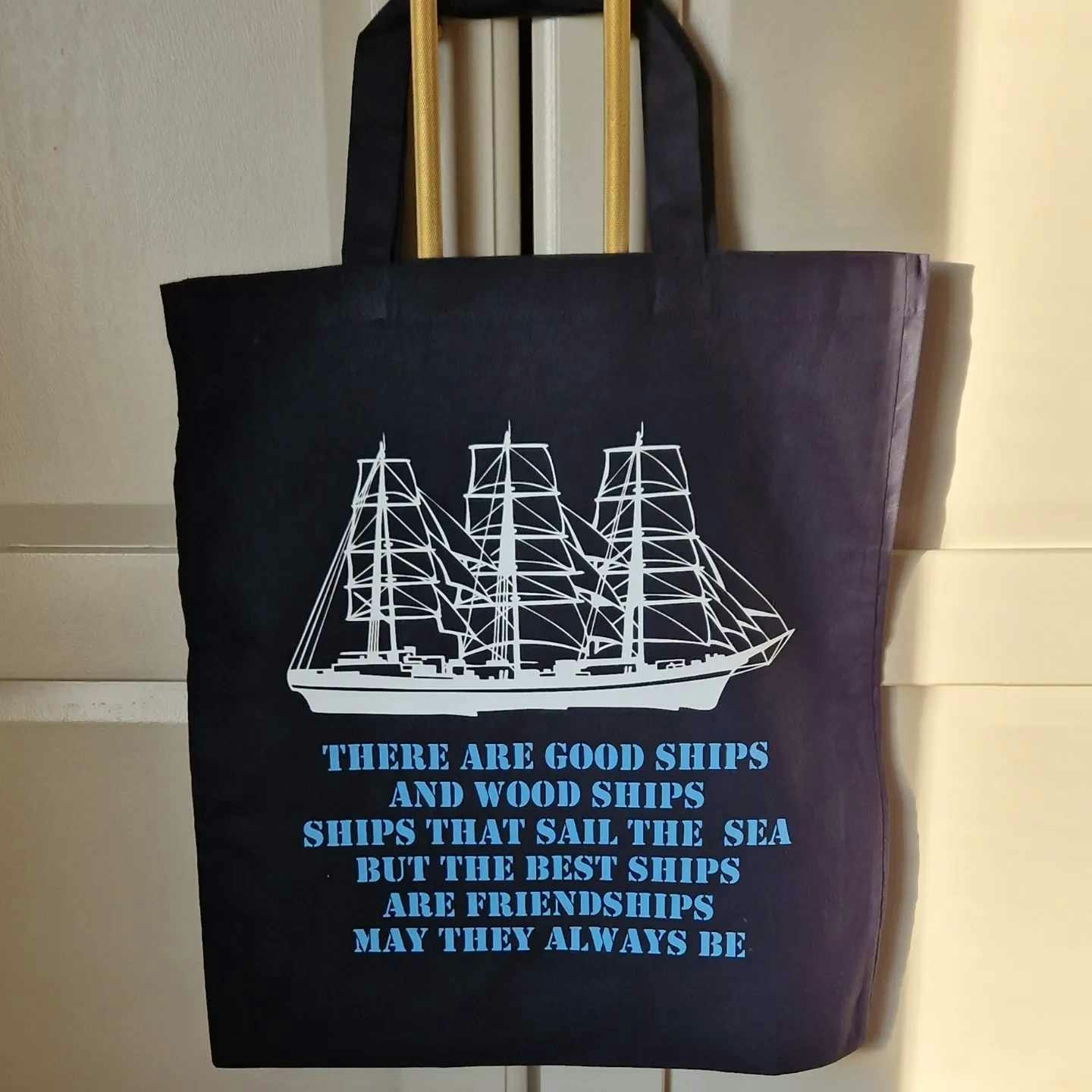 Tygkasse med tryck "BUT THE BEST SHIPS ARE FRIENDSHIPS"