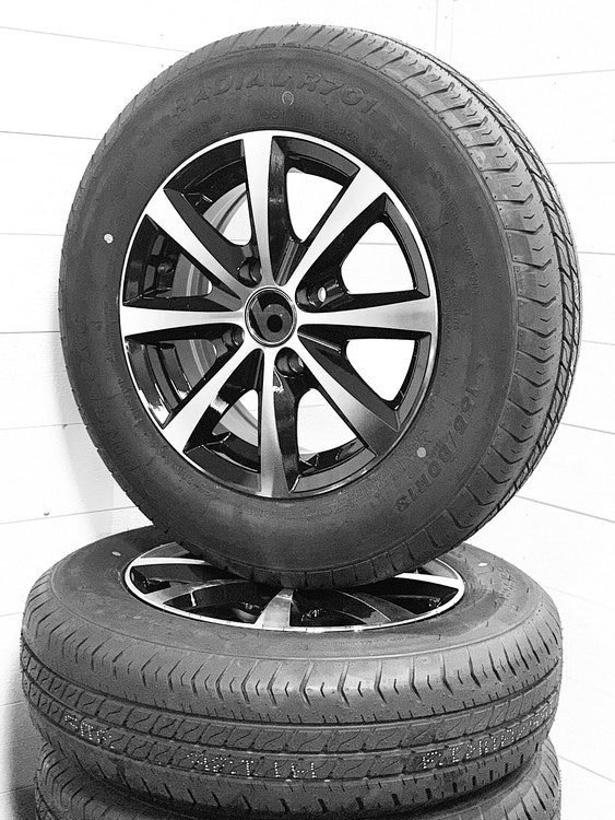 Aluminum hjul med sommardäck 13" 155/80R13