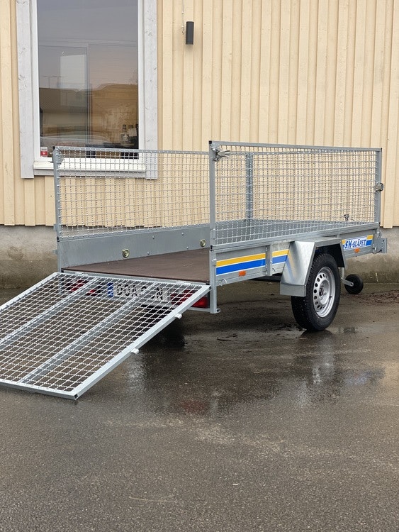 SM-2575-OB-NG-R  SM-Släpet med Nätgrindar och ramp