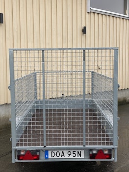 SM-2590-NG SM-Släpet med nätgrindar och ramp