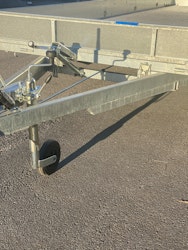 Flakmått 5030x1800x210mm skruvtipp Totalvikt 1500kg Lastvikt 1020kg