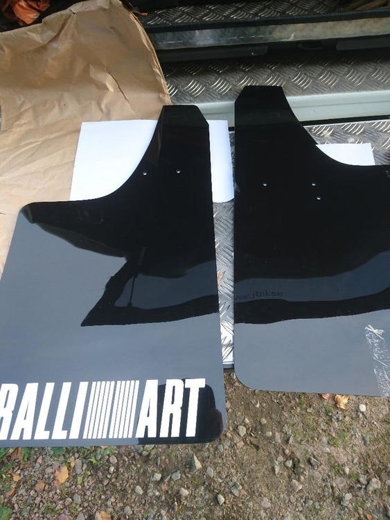 Mitsubishi L200 mud flaps 2015+