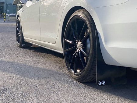 Volkswagen Golf-R  Mk7 mudflaps  2015+