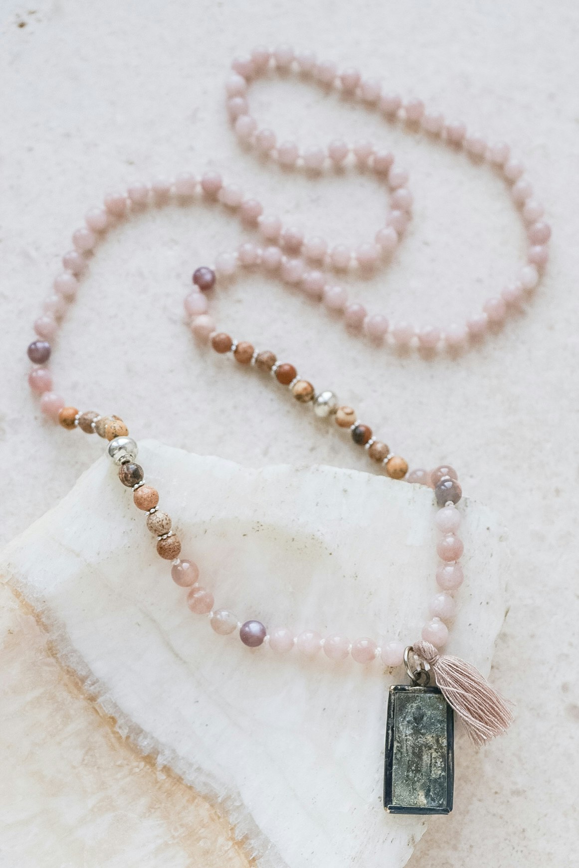 Serene Mala Halsband