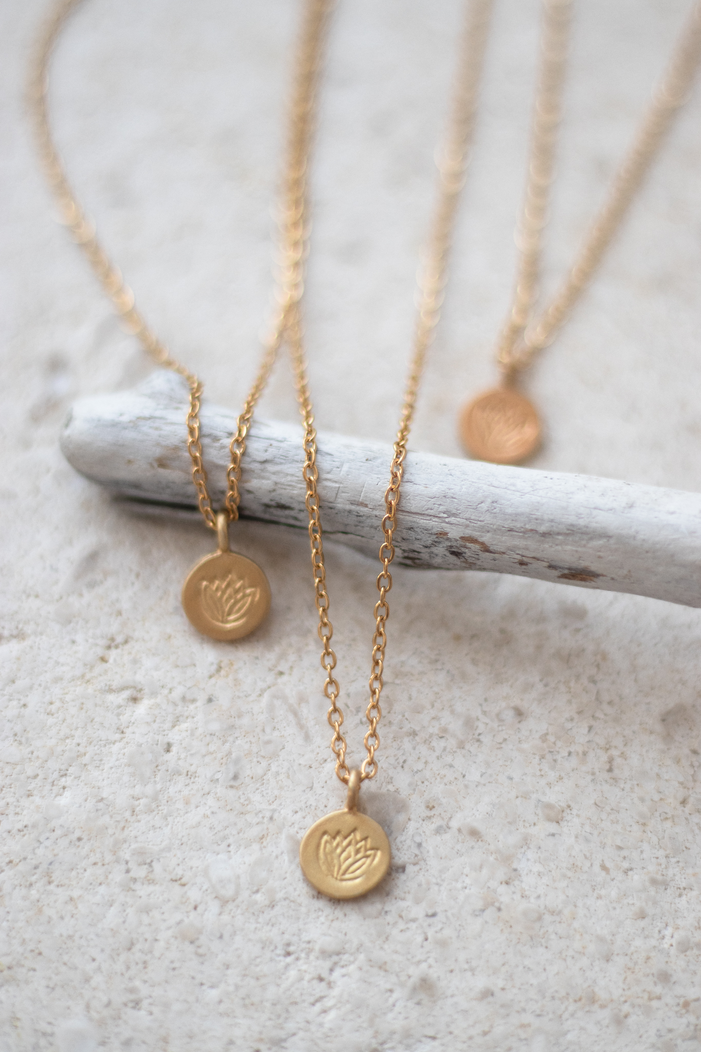 Necklace in gold with a dainty lotus pendant