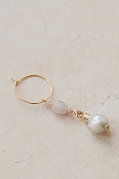 Earring with a large pearl