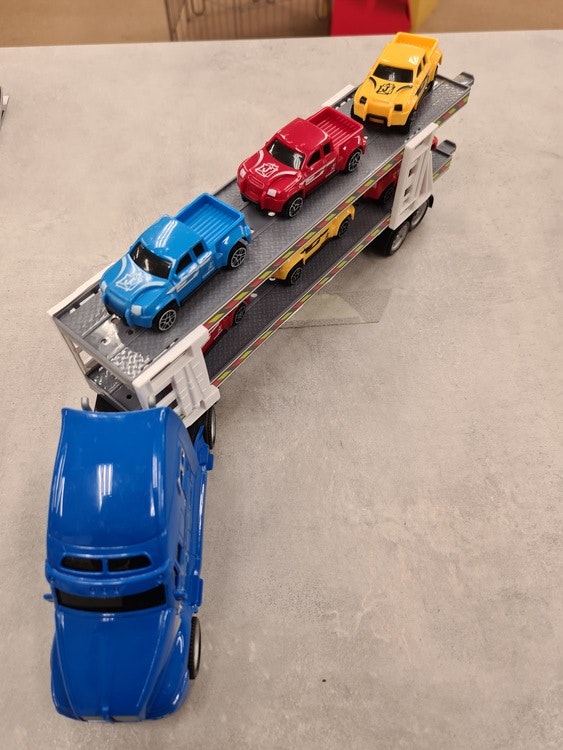 Leksaks  Lastbil med 6 bilar 39 cm olika färger