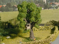 NO21766 - Träd med koja - Noch