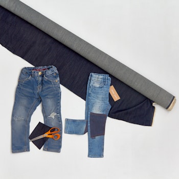 Knee patch lagning av barnjeans