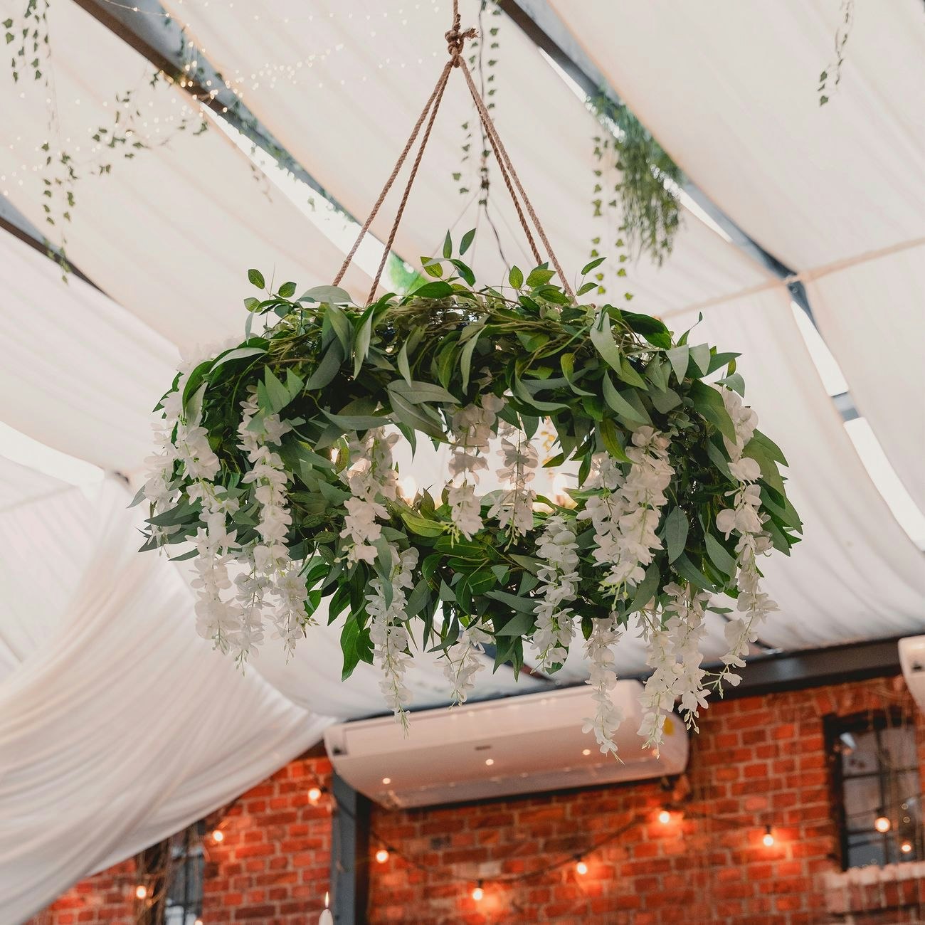 Girlang Wisteria med Blommor