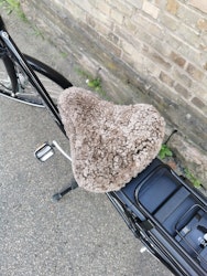 Cykelsadelskydd i fårskinn Brun