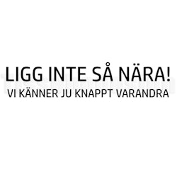 Bildekal Ligg Inte Så Nära! Vi Känner Ju Knappt Varandra